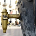 Paseo por Les Rambles La Arteria Vibrante que Conecta la Ciudad con el Mar